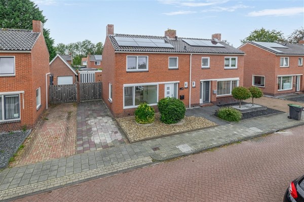 Onder bod: Instapklare 2-onder-1-kapwoning met splinternieuwe badkamer!
