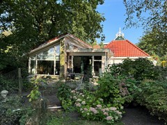 Te koop: Schitterend gelegen aan de Stateheide, uniek object met liefst 287 m2 woonoppervlakte! Woning met praktijkgedeelte, ideaal voor wonen en werken!