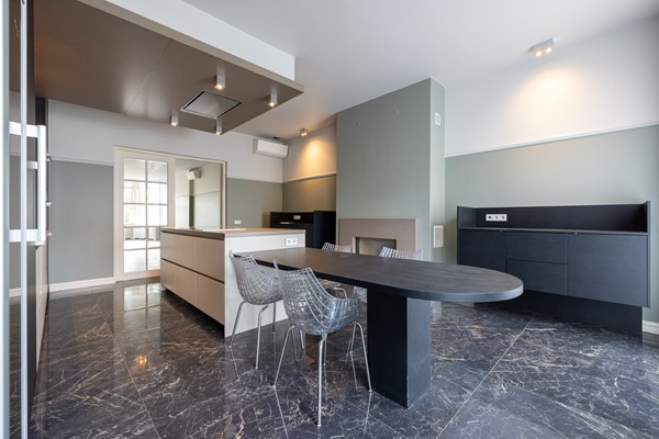 Medium property photo - Koningin Emmaplein 15C, 3016 AB Rotterdam