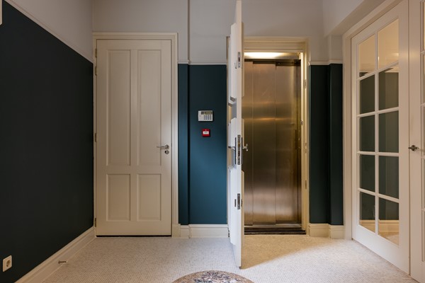 Medium property photo - Koningin Emmaplein 15C, 3016 AB Rotterdam