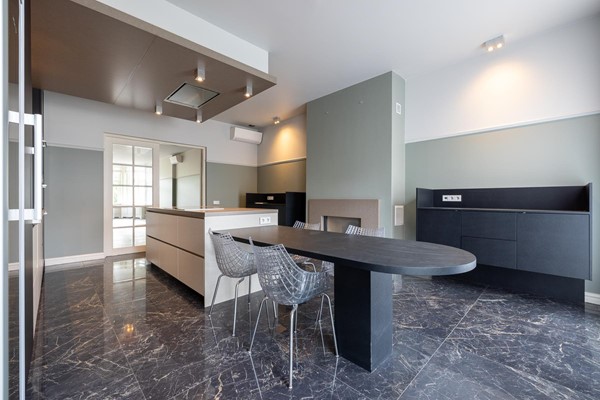 Medium property photo - Koningin Emmaplein 15C, 3016 AB Rotterdam