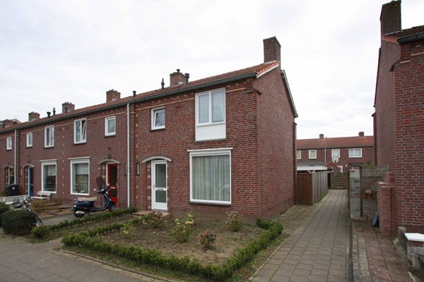 Van Wevelickhovenstraat 64, Tegelen