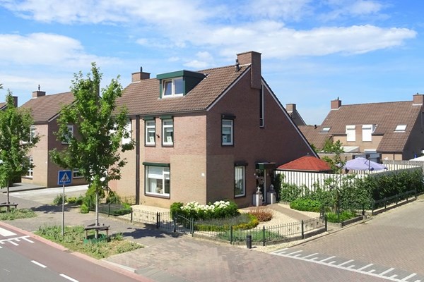 Diepenbroeklaan 97, Baarlo