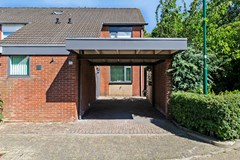 Verkocht onder voorbehoud: Complete hoekwoning met carport op een rustige locatie.