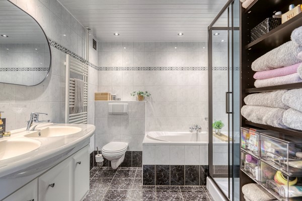 Medium property photo - Rembrandt van Rijnstraat 4, 3751 VK Bunschoten-Spakenburg