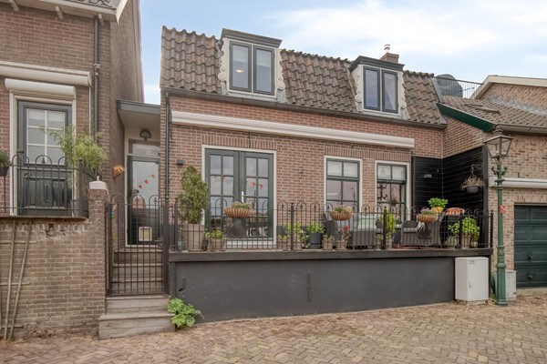 Te koop: Volledig gerenoveerde havenwoning met diverse terrassen !