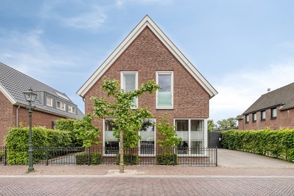 Te koop: In het oog springende luxe en energiezuinige woning met royale leefruimtes !
