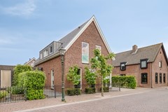 Dorpsstraat973751ENBunschotenSpakenburgNL-03.jpg