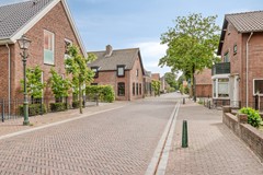 Dorpsstraat973751ENBunschotenSpakenburgNL-04.jpg