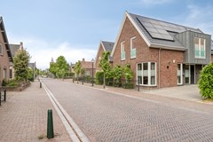 Dorpsstraat973751ENBunschotenSpakenburgNL-05.jpg