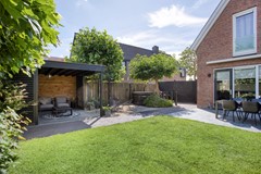 Dorpsstraat973751ENBunschotenSpakenburgNL-03.jpg
