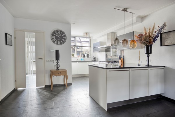 Te koop: Een huis dat voelt als thuiskomen – modern, stijlvol en helemaal af. Welkom aan De Kluut 36! Kluut363752PPBunschotenSpakenburgNL-13.jpg