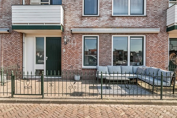 Verkocht onder voorbehoud: Heerlijk gelijkvloers wonen aan de nieuwe haven van Spakenburg !