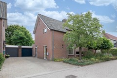 01 Bovenstraat-erf 11 Hoeven.jpg