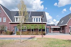 04 De Reuzelaar 4 Hoeven.jpg