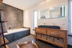 29 Bovenstraat 48 Hoeven.jpg