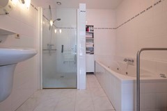 24 Bovenstraat 7 Hoeven.jpg