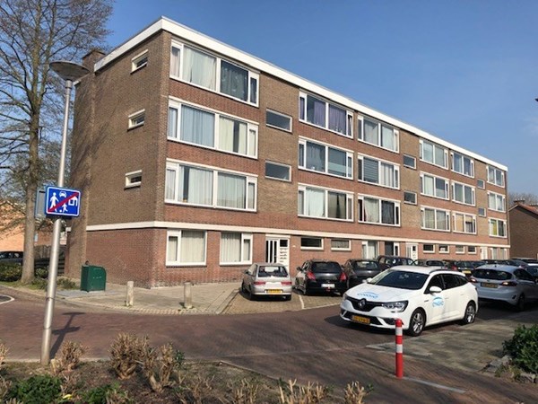 Goudenregenstraat 11, Rozenburg