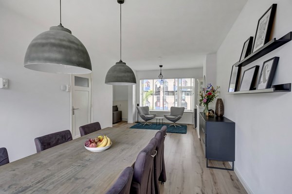 Verkocht onder voorbehoud: Keurig en fors (ca. 115 m2) 4-kamer appartement aan rustige straat vlak achter Meent