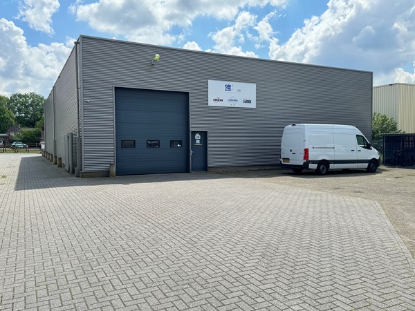 Te huur: Multifunctioneel bedrijfsgebouw met voor- en achterterrein!