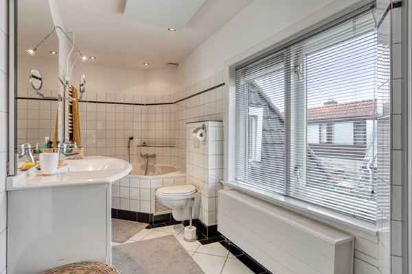 Medium property photo - Rijndijk 142, 2331 AJ Leiden