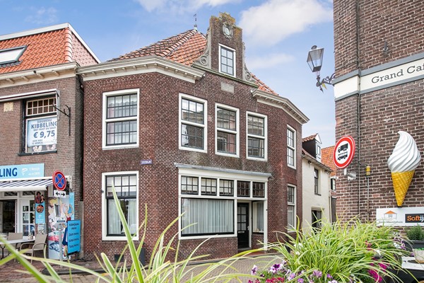 Te koop: Monumentale woning (met 2 woondelen)  in hartje Blokzijl met uitzicht over de havenkolk