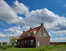 Verkocht: Landelijke halfvrijstaande woning op ruim een halve hectare grond!