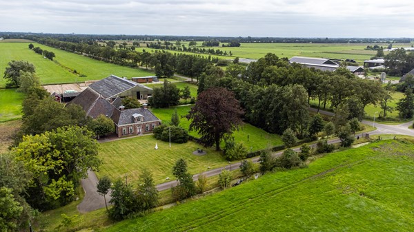 Te koop: Unieke statige woonboerderij met dubbele woning, geschikt voor wonen en werken op 1 erf!