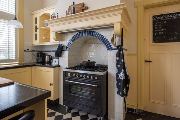 Foto - Te koop: Uniek wonen in oude pastorie!