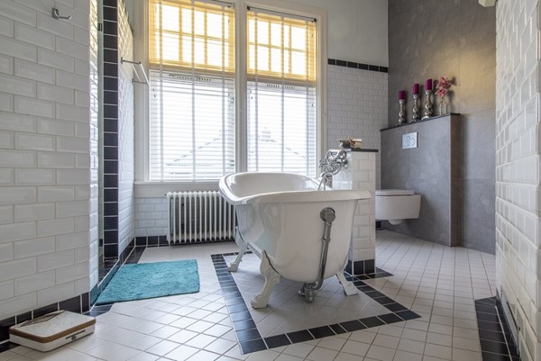 Foto - Te koop: Uniek wonen in oude pastorie!