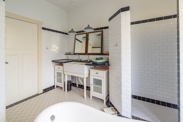 Foto - Te koop: Uniek wonen in oude pastorie!