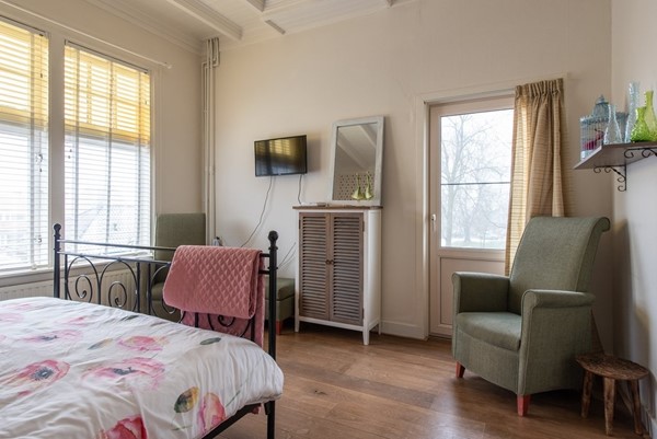 Foto - Te koop: Uniek wonen in oude pastorie!