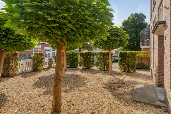 Foto - Te koop: Uniek wonen in oude pastorie!