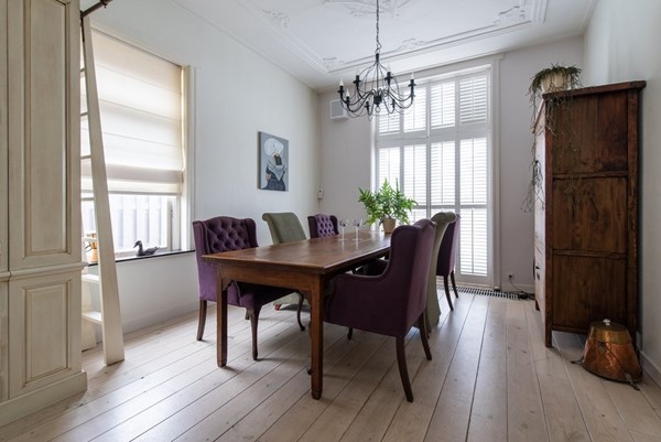 Foto - Te koop: Uniek wonen in oude pastorie!