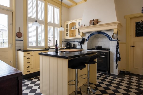 Foto - Te koop: Uniek wonen in oude pastorie!