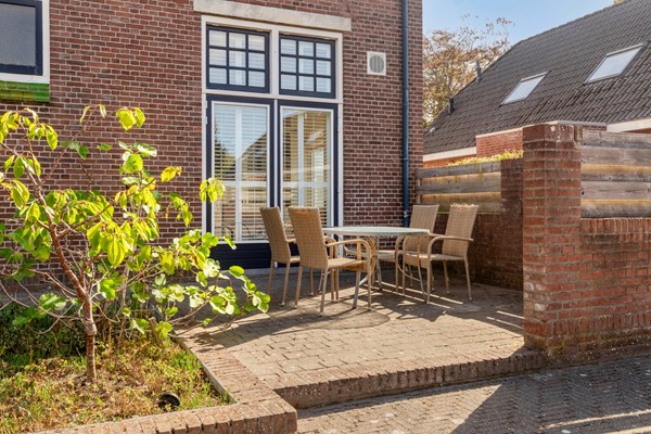Foto - Te koop: Uniek wonen in oude pastorie!