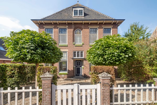 Foto - Te koop: Uniek wonen in oude pastorie!