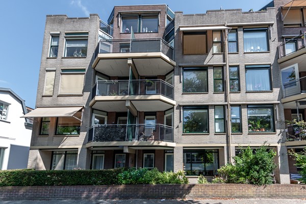 Voor een volledig overzicht verwijzen wij je graag naar de digitale plattegronden, de foto's, de video en de eigen website van deze woning: loolaan6j.nl